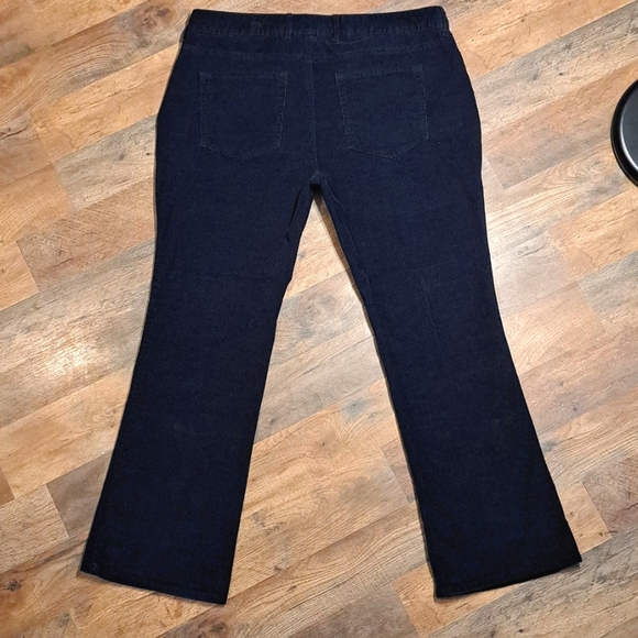 Eddie Bauer Curvy Bootcut corduroy women's pants size P16. - Picture 3 of 10